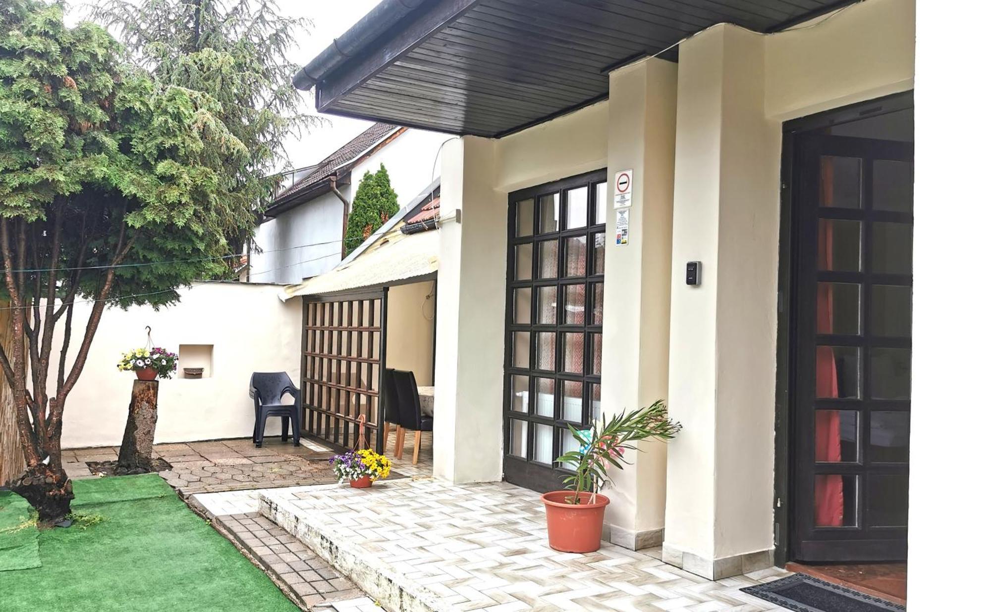Ambient Deluxe Apartman Gyula Exterior photo
